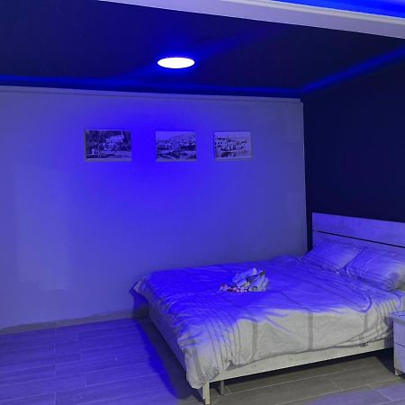 חדרי לייבל Label Rooms Blue & Red 티베리아 외부 사진