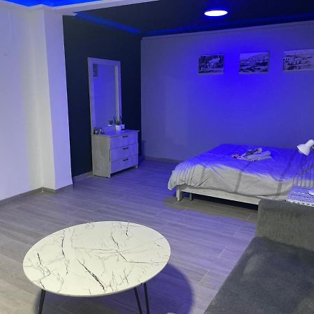חדרי לייבל Label Rooms Blue & Red 티베리아 외부 사진