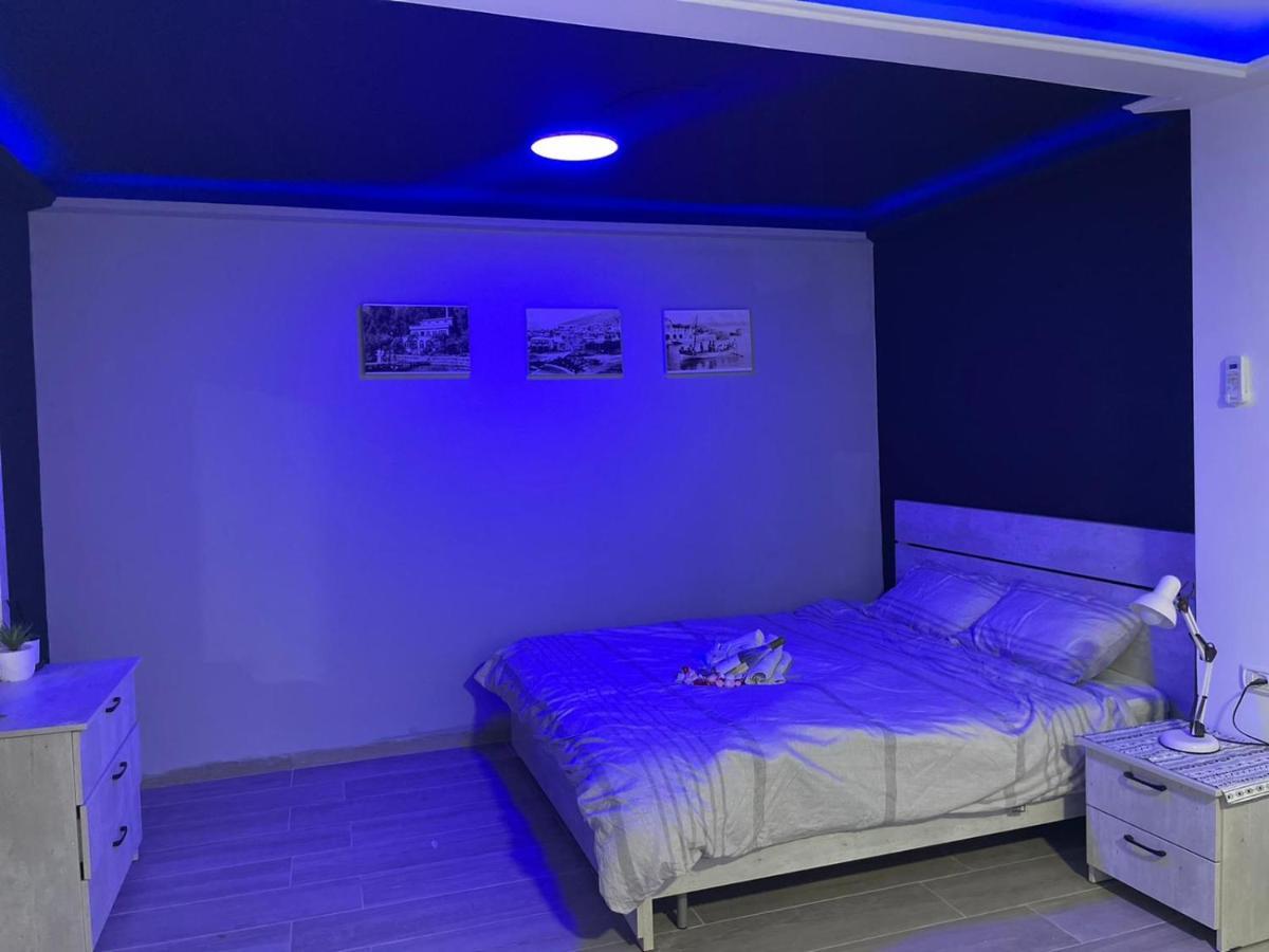 חדרי לייבל Label Rooms Blue & Red 티베리아 외부 사진
